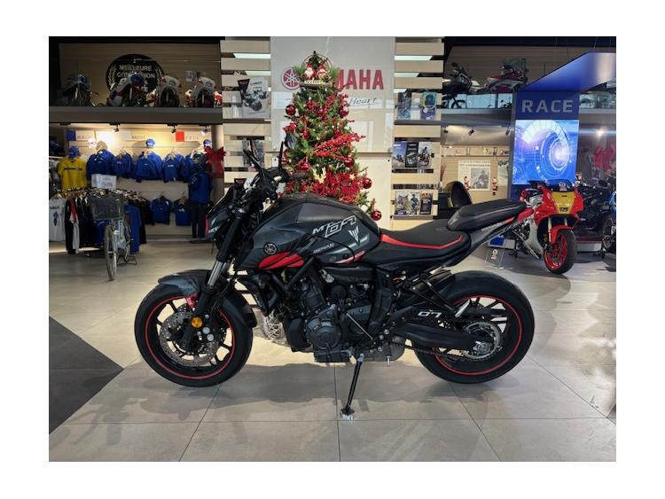 MT-07 35KW 90€/MOIS* 1ERE MAIN FAIBLE KM +2500€ D'EQUIPEMENT GTIE 12 MOIS 