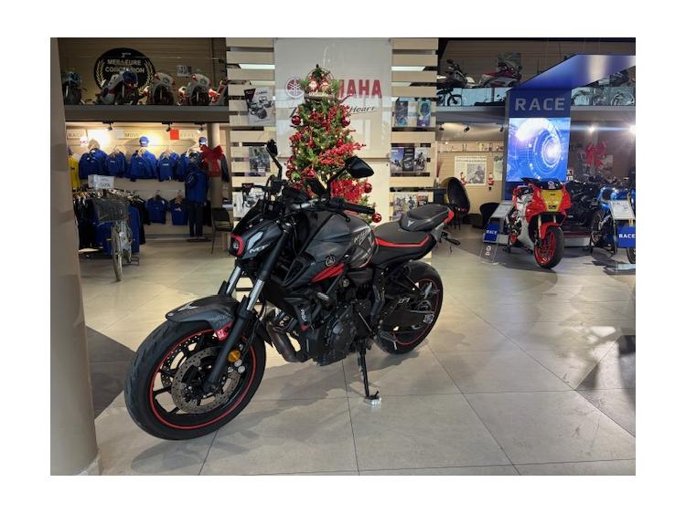 MT-07 35KW 90€/MOIS* 1ERE MAIN FAIBLE KM +2500€ D'EQUIPEMENT GTIE 12 MOIS 