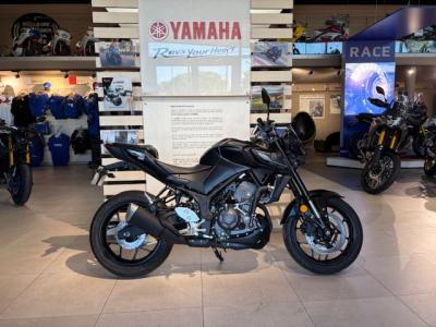 YAMAHA MT-03 2025 MIDNIGHT BLACK DE DIRECTION 91€/MOIS* +DE 450€ D'EQUIPEMENT GTIE 5 ANS