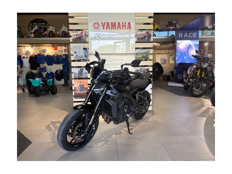 MT-09  Y-AMT AKRAPOVIC 148€/MOIS* +DE 3000€ D'EQUIPEMENT  GARANTIE CONSTRUCTEUR 09/26 
