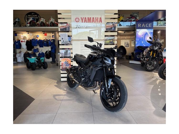 MT-09  Y-AMT AKRAPOVIC 148€/MOIS* +DE 3000€ D'EQUIPEMENT  GARANTIE CONSTRUCTEUR 09/26 