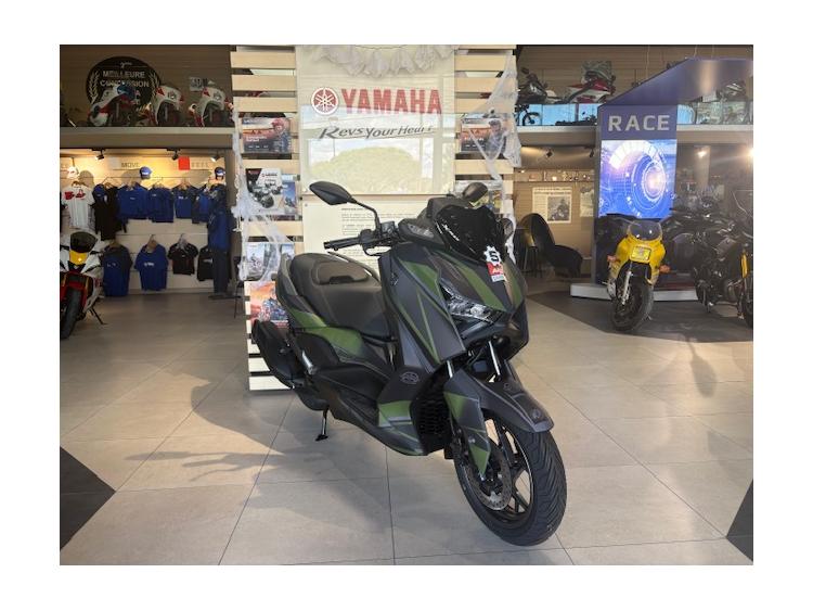 XMAX 125 TECH KAMO 2025 + KIT DECO DE DIRECTION GTIE 5 ANS 99€/MOIS* 