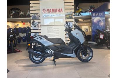 YAMAHA XMAX 300 Tech Max 2025 124€/MOIS* GTIE 5 ANS